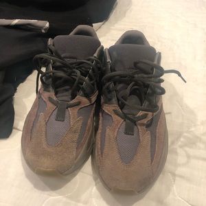Yeezy 700 Mauve
